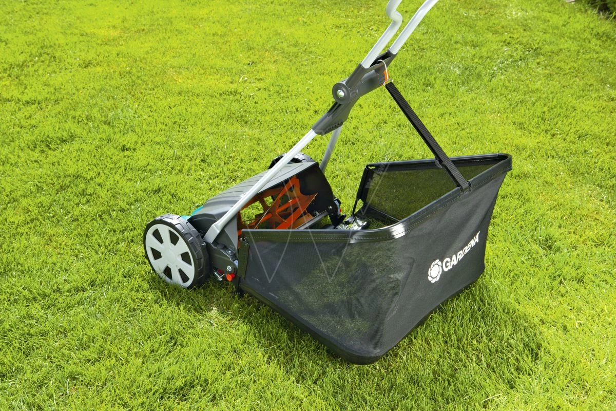 Gardena Mower 400 Comfort Action With Bucket 6 Gardena Mower 400 Comfort Action With Bucket - Image 4